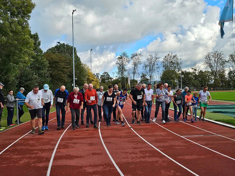 start vrijwilligers jubileumwedstrijd RWV 1.000 meter