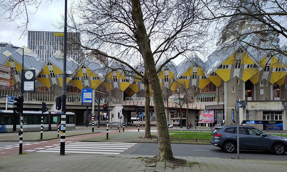 Kubuswoningen Rotterdam, foto gemaakt door Frannie Tillemans tijdens de zesde wanbdeling van de Winterserie 23-24 van de Rotterdamse Wandelsport Vereniging.